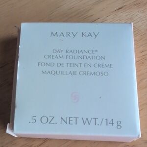 Mary Kay Day Radiance Cream Foundation - True Beige Discontinued